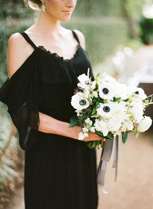 Смелый выбор: 35 черных платьев для невесты 