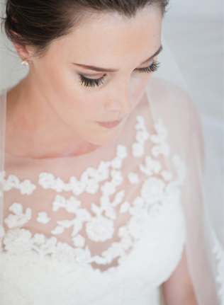 Тренд весны: свадебные платья с фальш-декольте - Ohdress.ru Тренд весны: свадебные платья с фальш-декольте