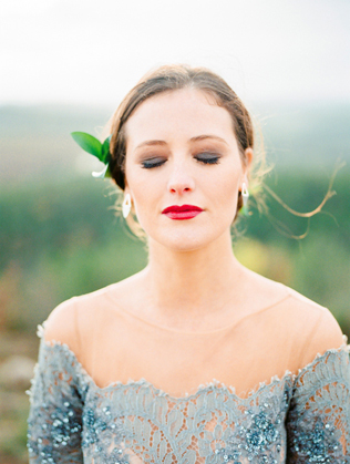 Тренд весны: свадебные платья с фальш-декольте - Ohdress.ru Тренд весны: свадебные платья с фальш-декольте