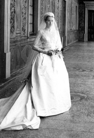 Свадебные традиции: история белого платья невесты 