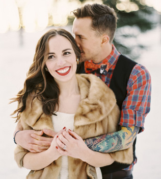 Накидки и полушубки: 30 идей для зимнего образа невесты 