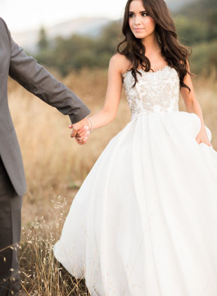 Почему свадебные платья без бретелей никогда не выйдут из моды 