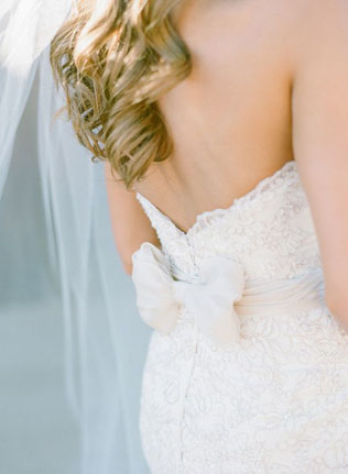 Внимание на детали: свадебные платья с бантами 