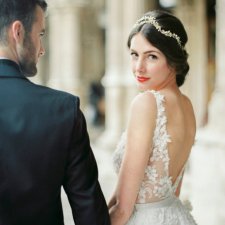 Как выбрать свадебное платье с открытой спинкой? 