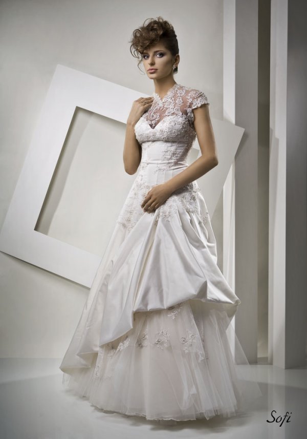Collection 2010. Невеста в апреле. Grig brand. Свадебные платья модель Софи цена. April 7 Bride.