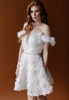 Свадебное платье из пышных розочек