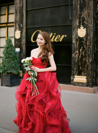 Цвет страсти: 25 красных и бордовых свадебных платьев 