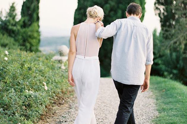 Как с подиума: брючные костюмы и комбинезоны для стильных невест 