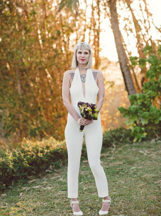 Как с подиума: брючные костюмы и комбинезоны для стильных невест 