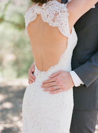 25 свадебных платьев с круглым вырезом на спинке 