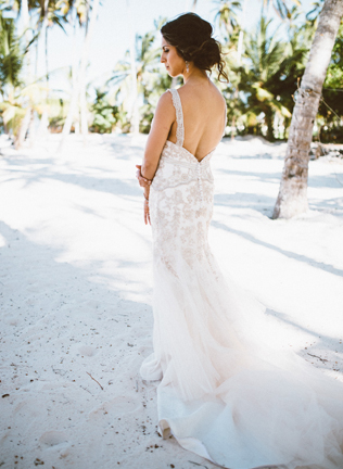 30 лучших свадебных платьев для пляжной церемонии - Ohdress.ru 30 лучших свадебных платьев для пляжной церемонии