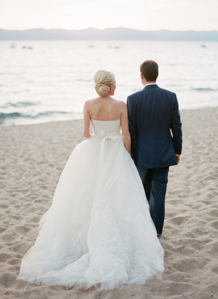 30 лучших свадебных платьев для пляжной церемонии 