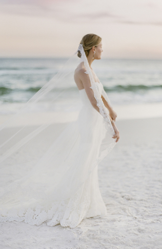 30 лучших свадебных платьев для пляжной церемонии - Ohdress.ru 30 лучших свадебных платьев для пляжной церемонии