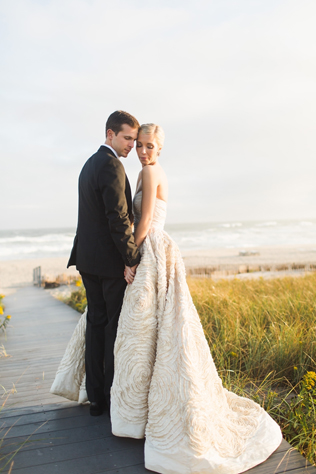 30 лучших свадебных платьев для пляжной церемонии - Ohdress.ru 30 лучших свадебных платьев для пляжной церемонии