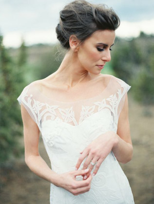 Кому подойдет свадебное платье с вырезом-лодочкой - Ohdress.ru Кому подойдет свадебное платье с вырезом-лодочкой