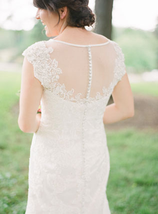 Свадебное платье XS декор на спине пуговицы